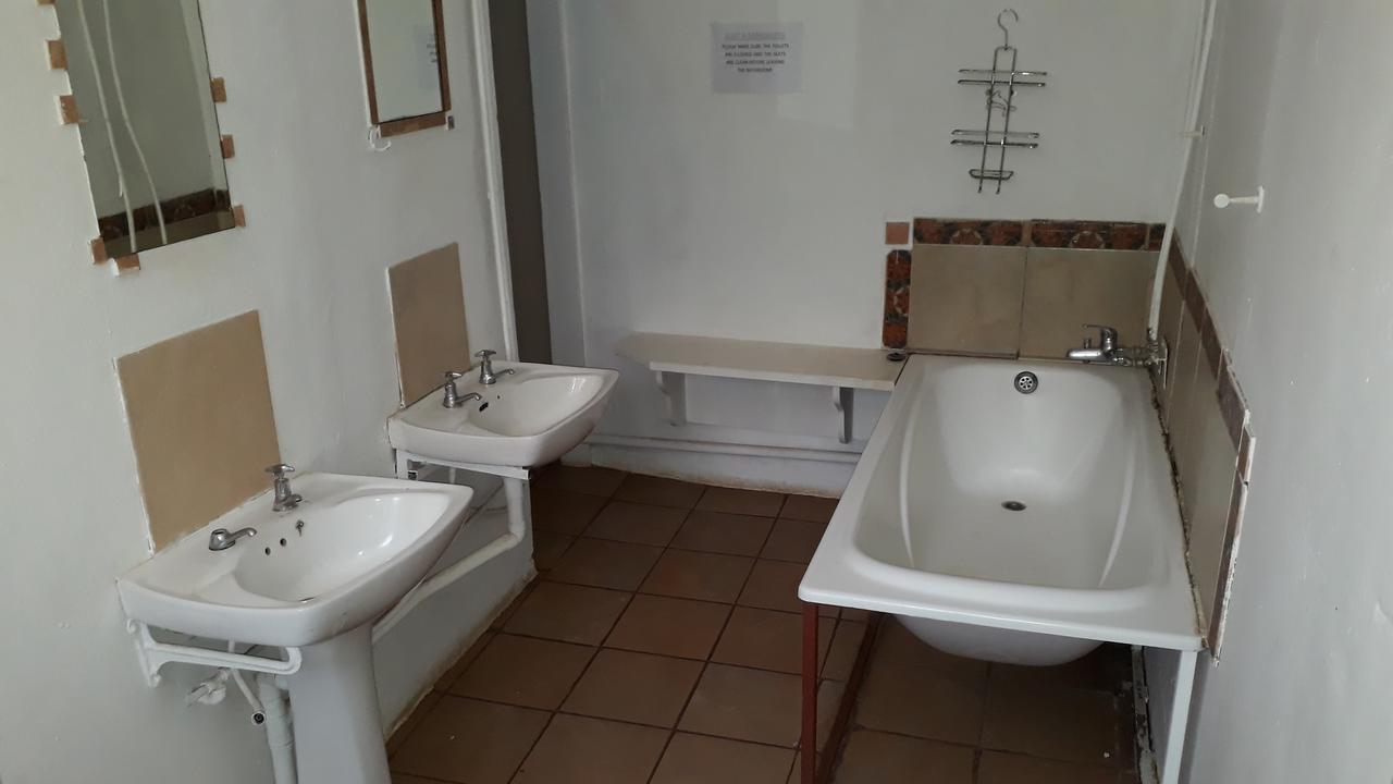 מלון פוצ'פסטרום Paljas Backpackers מראה חיצוני תמונה